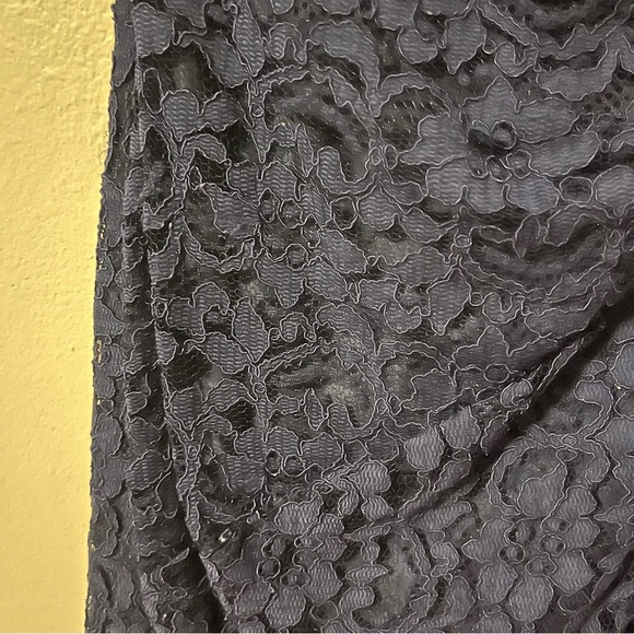 David's Bridal Navy Lace Strapless Sweetheart Gown Formal Bridesmaid Size 2 - Picture 4 of 8